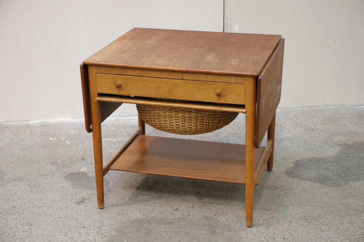 GETAMA, Hans J. Wegner, model AT33 Sybord i massiv teaktræ og egetræ, GETAMA, Hans J. Wegner, model AT33