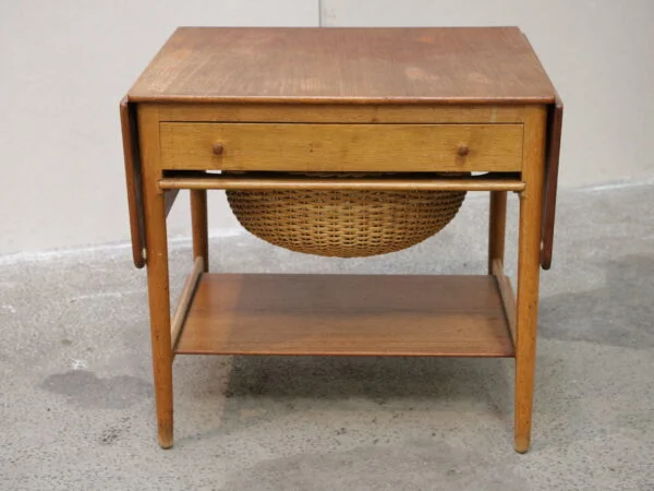 Sybord i massiv teaktræ og egetræ, GETAMA, Hans J. Wegner, model AT33