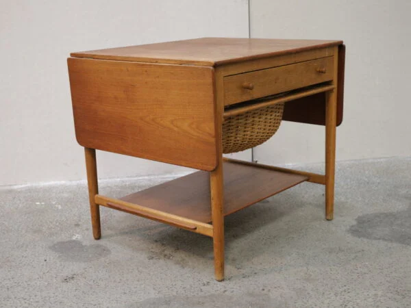 Sybord i massiv teaktræ og egetræ, GETAMA, Hans J. Wegner, model AT33