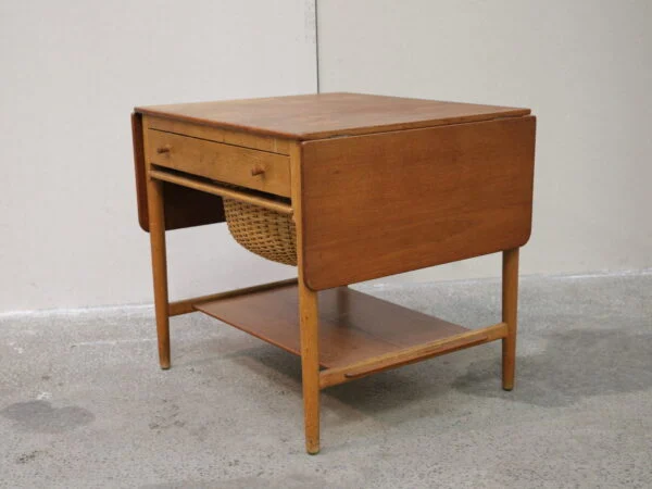 GETAMA, Hans J. Wegner, model AT33 Sybord i massiv teaktræ og egetræ, GETAMA, Hans J. Wegner, model AT33 — billede 6