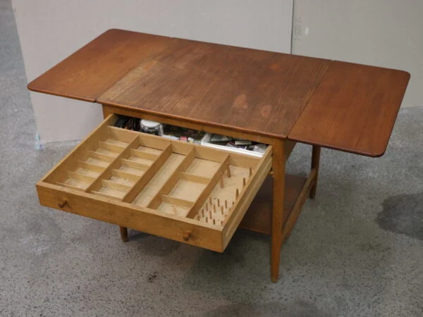 GETAMA, Hans J. Wegner, model AT33 Sybord i massiv teaktræ og egetræ, GETAMA, Hans J. Wegner, model AT33 — billede 9