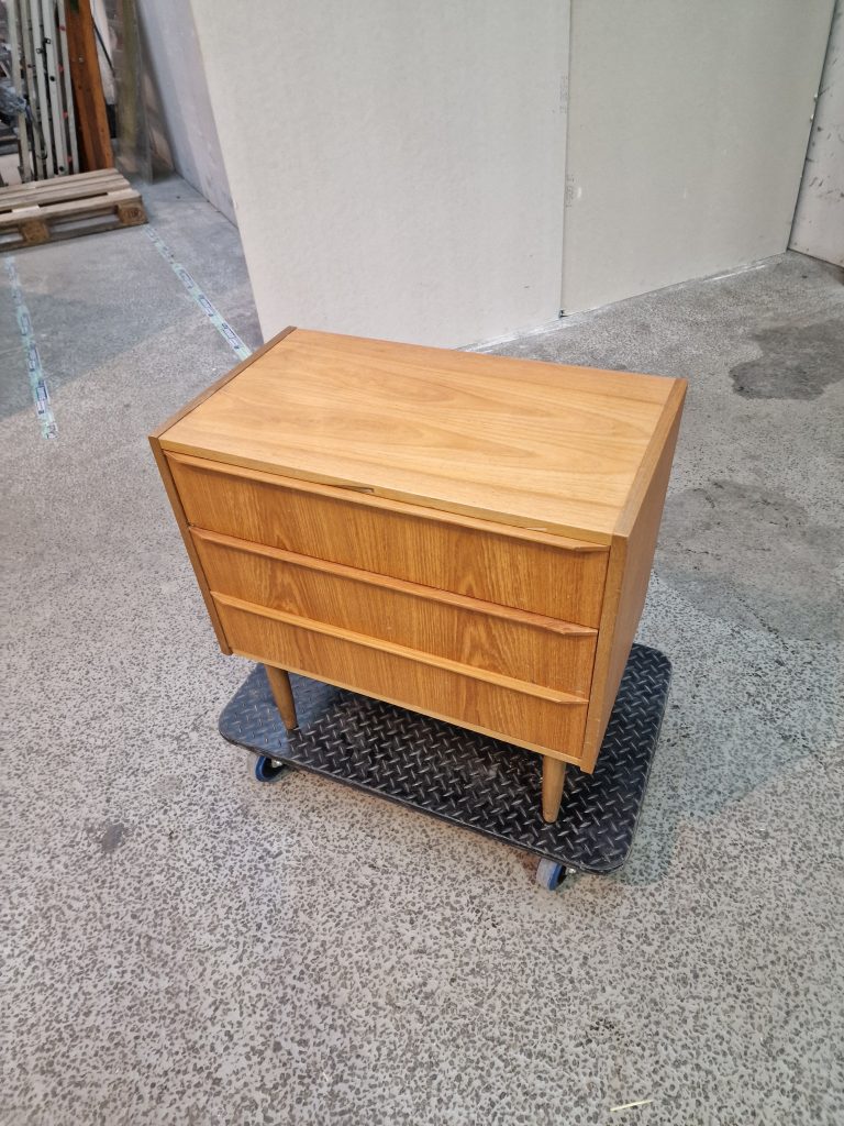 Entrekommode, teak