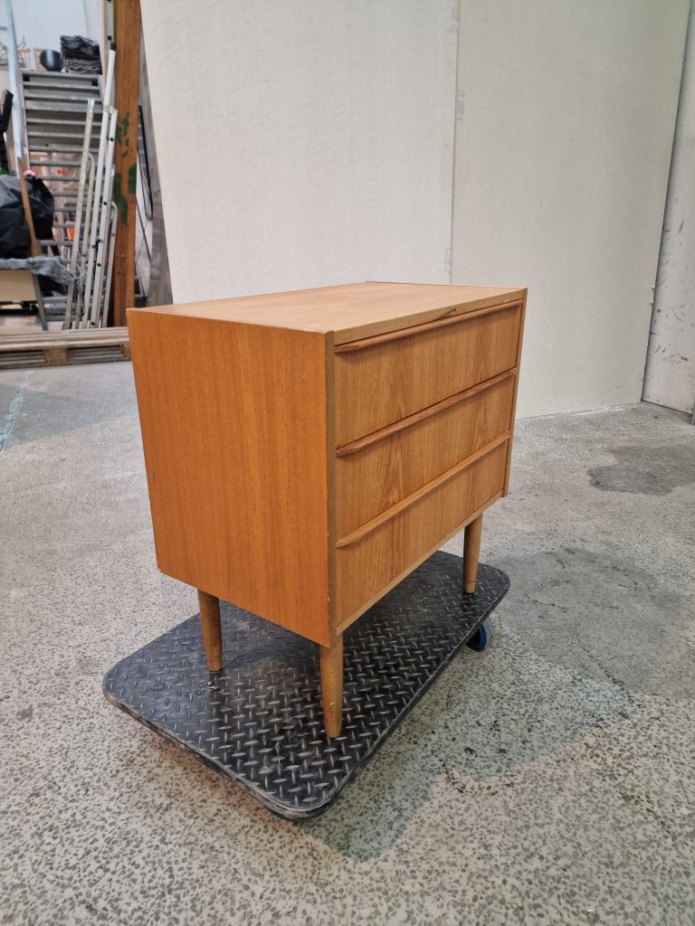 Entrekommode, teak