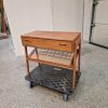 Sidebord med flethylde og skuffe, teak — billede 2