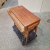 Sidebord med flethylde og skuffe, teak — billede 7