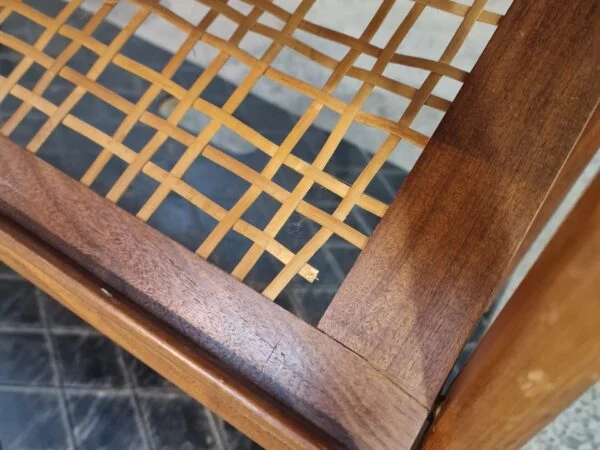 Sidebord med flethylde og skuffe, teak — billede 5