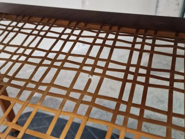Sidebord med flethylde og skuffe, teak — billede 4