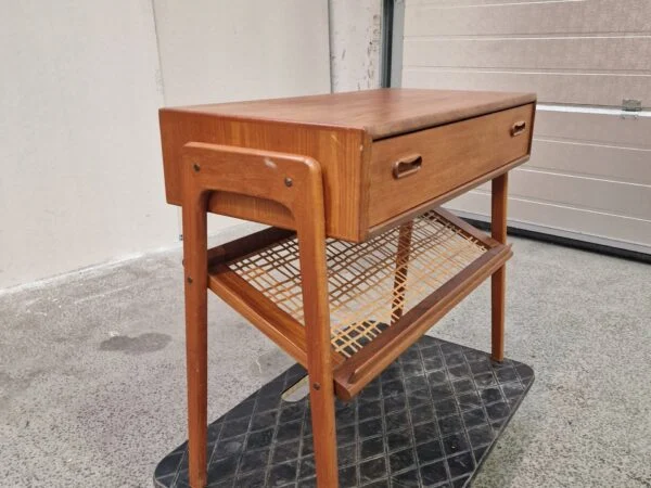 Sidebord med flethylde og skuffe, teak — billede 3