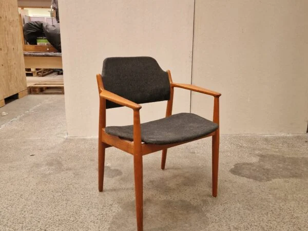 Armstol i massiv teak, Arne Vodder model 62A — billede 3
