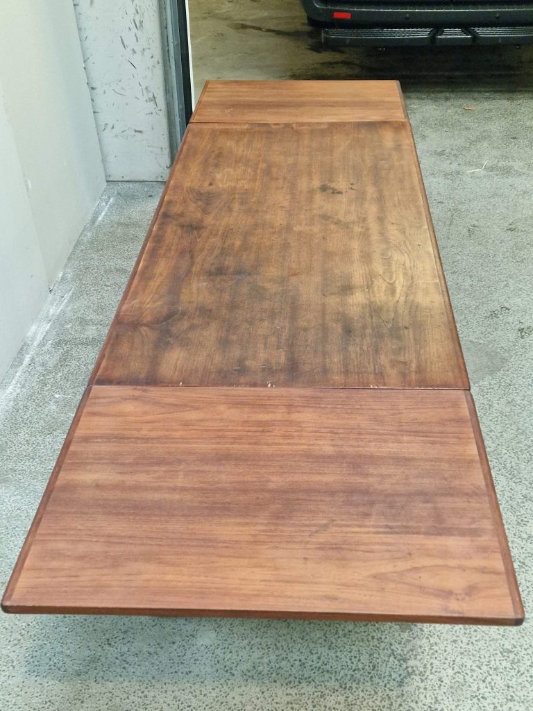 Spisebord med skjulte tillægsplader, teak