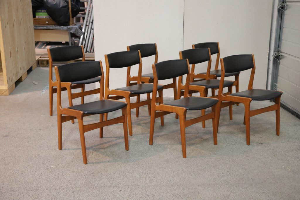 Nova 8 spisestole med sort læder, teak, Nova