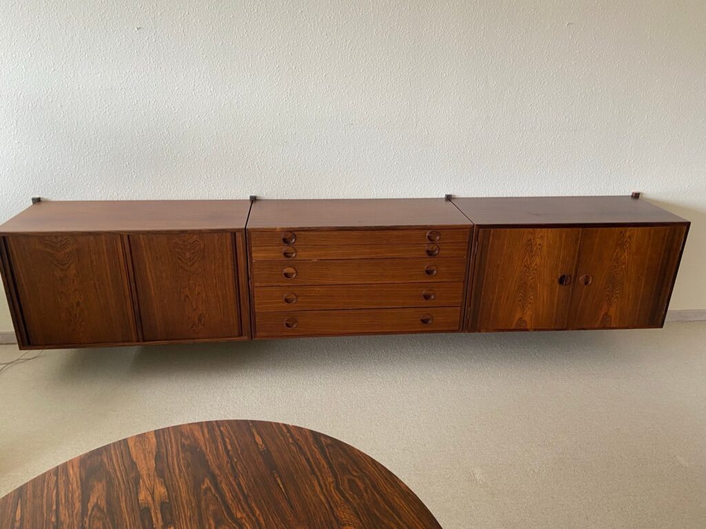 Rud Thygesen & Johnny Sørensen for Hansen and Guldborg (HG Furniture) Tredelt væghængt skænk i palisander af Rud Thygesen & Johnny Sørensen for Hansen and Guldborg (HG Furniture)