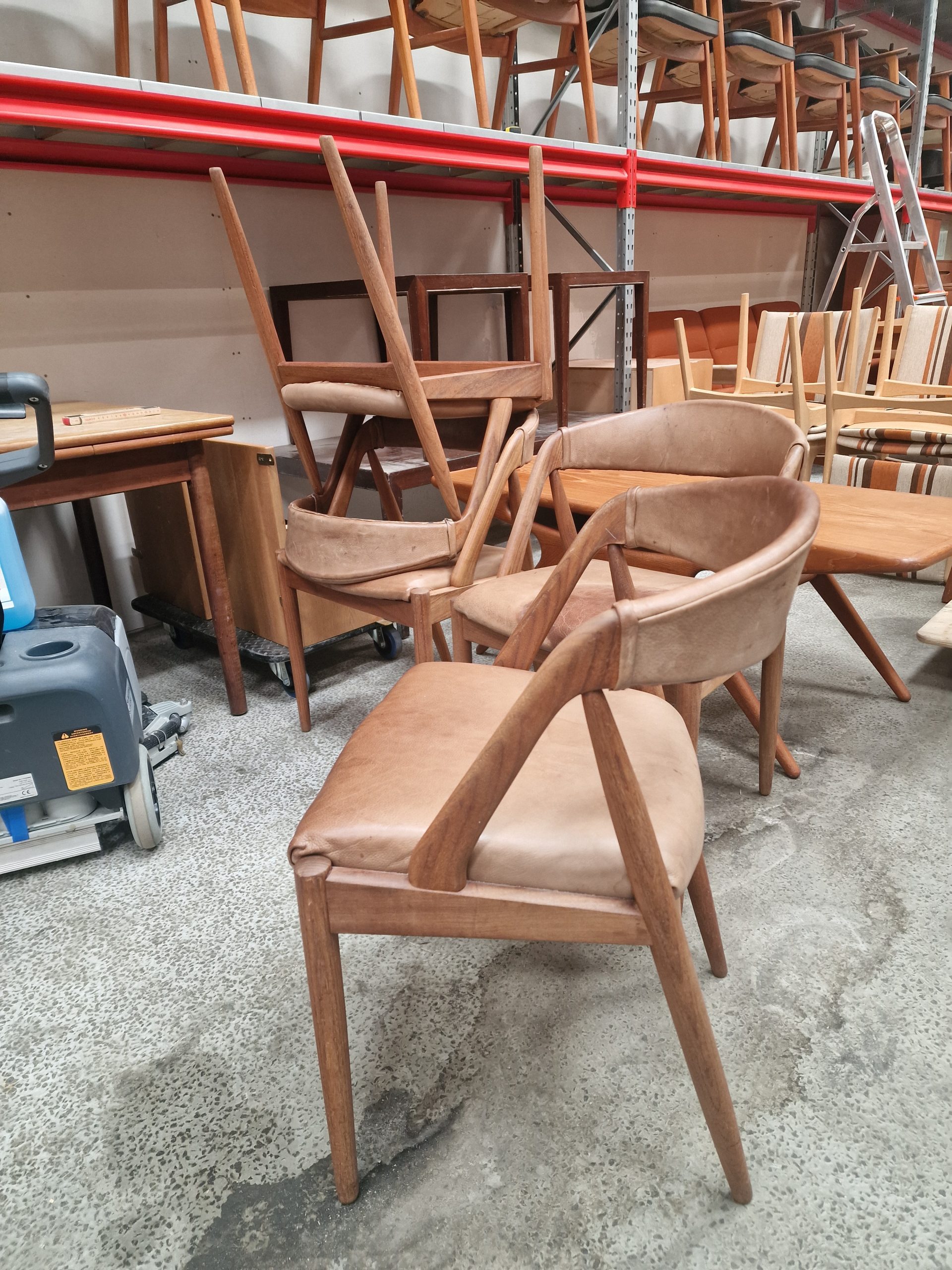 Fire stk model 31 i teak af Kai Kristiansen