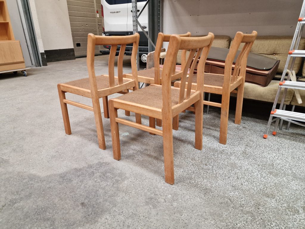 Skovmand & Andersen Fire spisestole i massiv egetræ af Skovmand & Andersen — billede 7