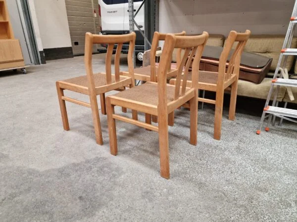 Skovmand & Andersen Fire spisestole i massiv egetræ af Skovmand & Andersen — billede 7