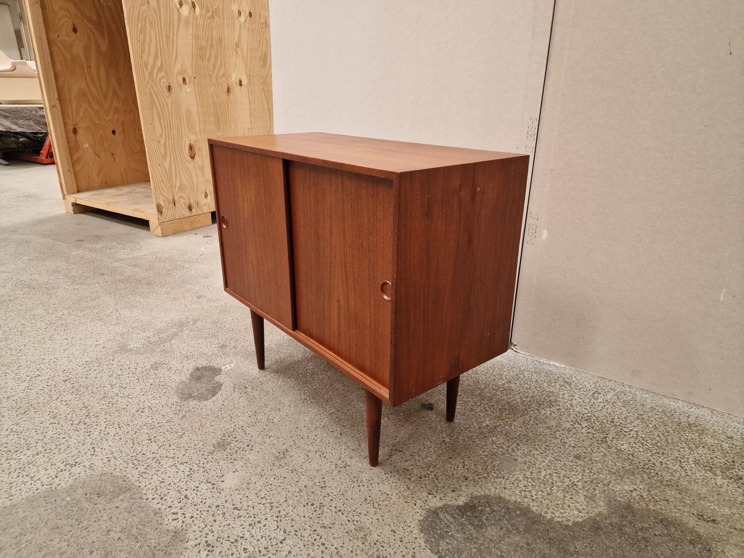 Lille skænk i teak — billede 4