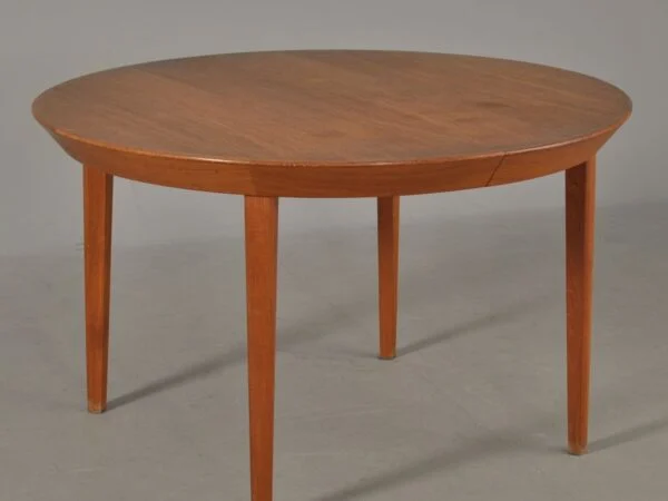 Ole Hald spisebord i teak med to tillægsplader, teak