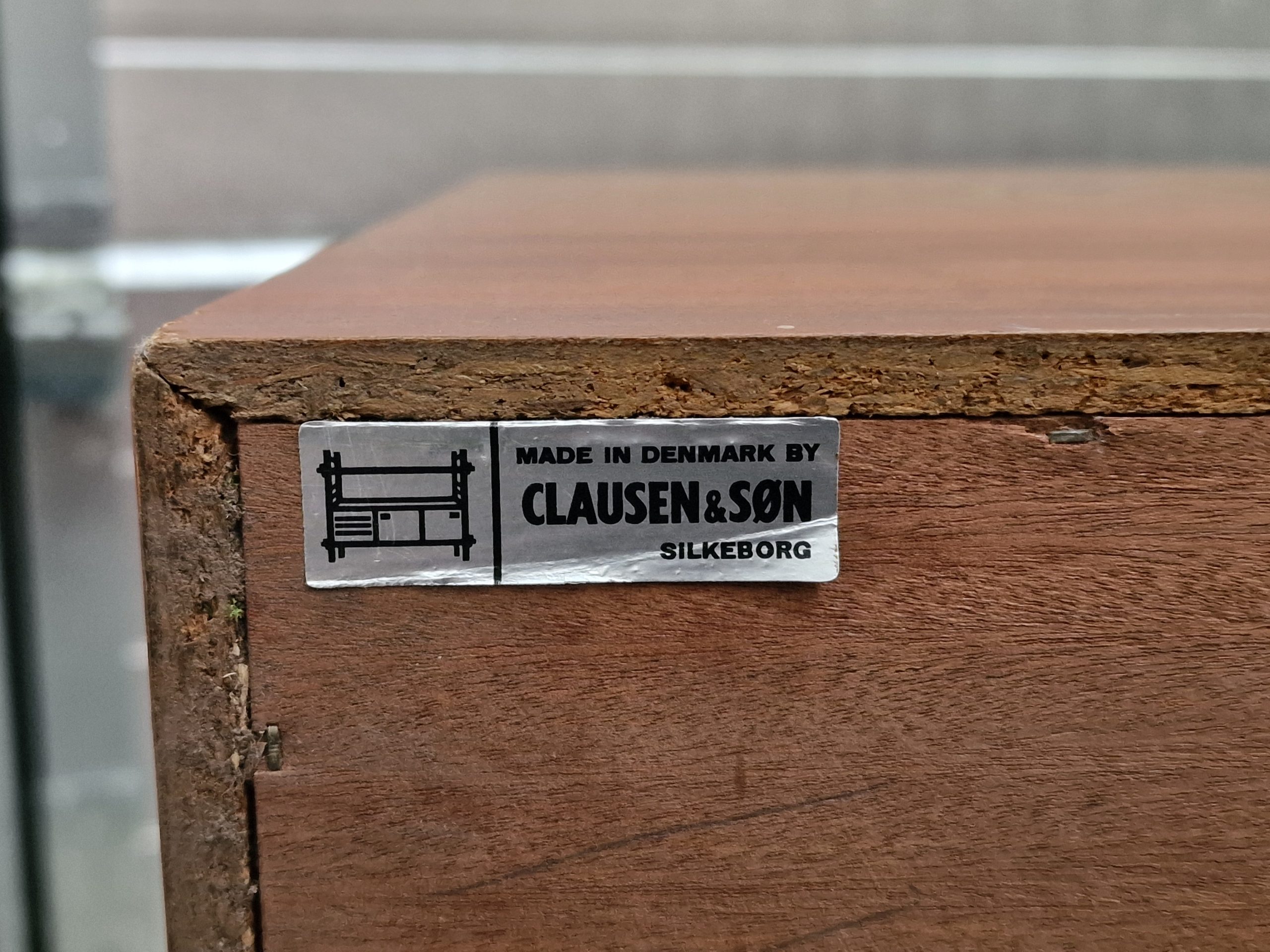 Clausen og Søn i Silkeborg Lang lav teaktræ skænk med reoler, Clausen og Søn — billede 5
