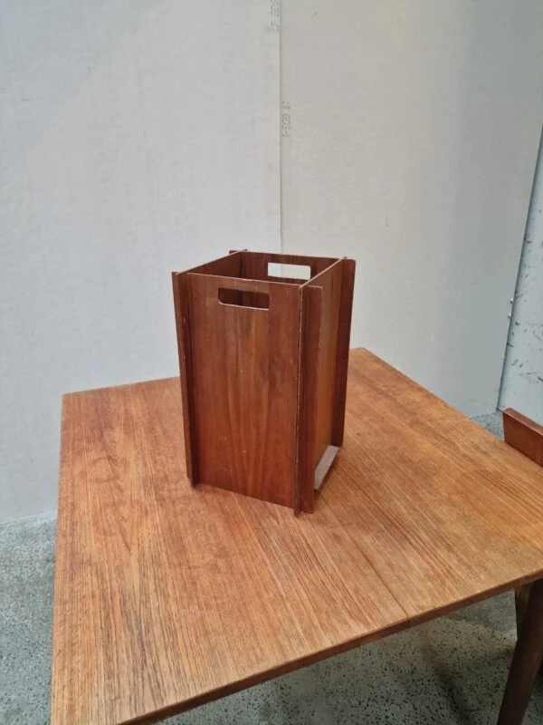 Papirkurv og paraplystativ i teak