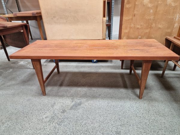 Tungt sofabord i teak