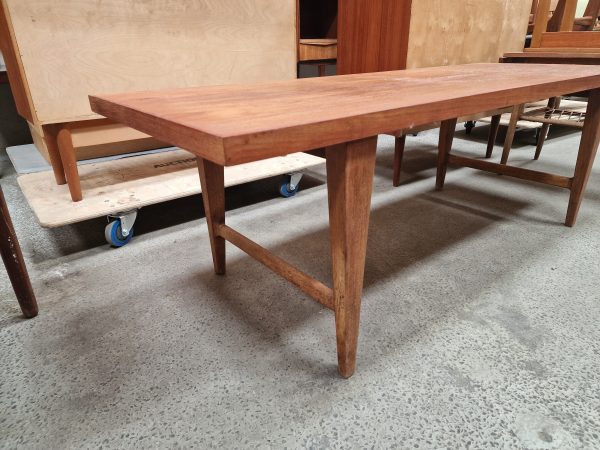 Tungt sofabord i teak