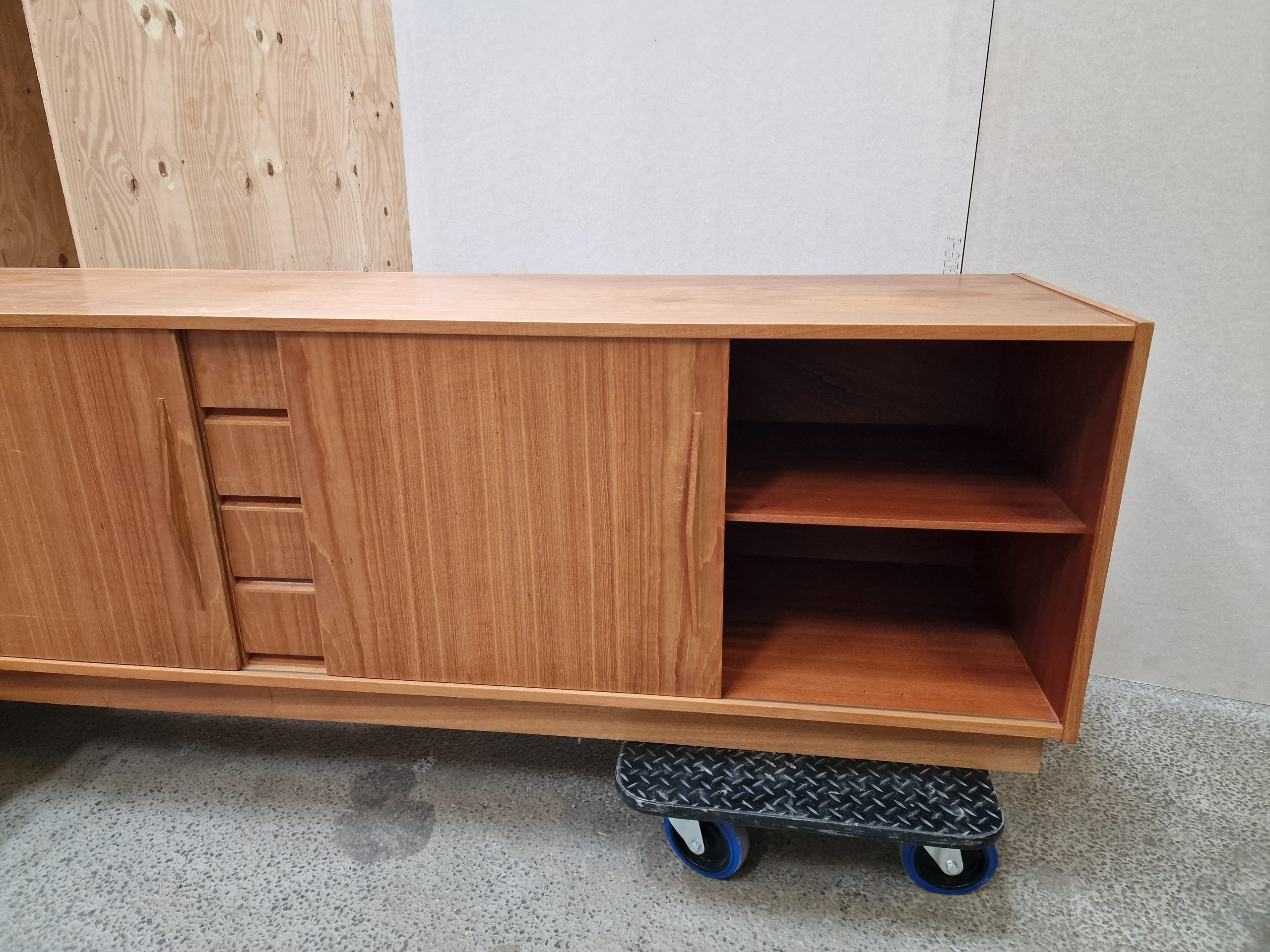 Lang lav skænk i teak — billede 7