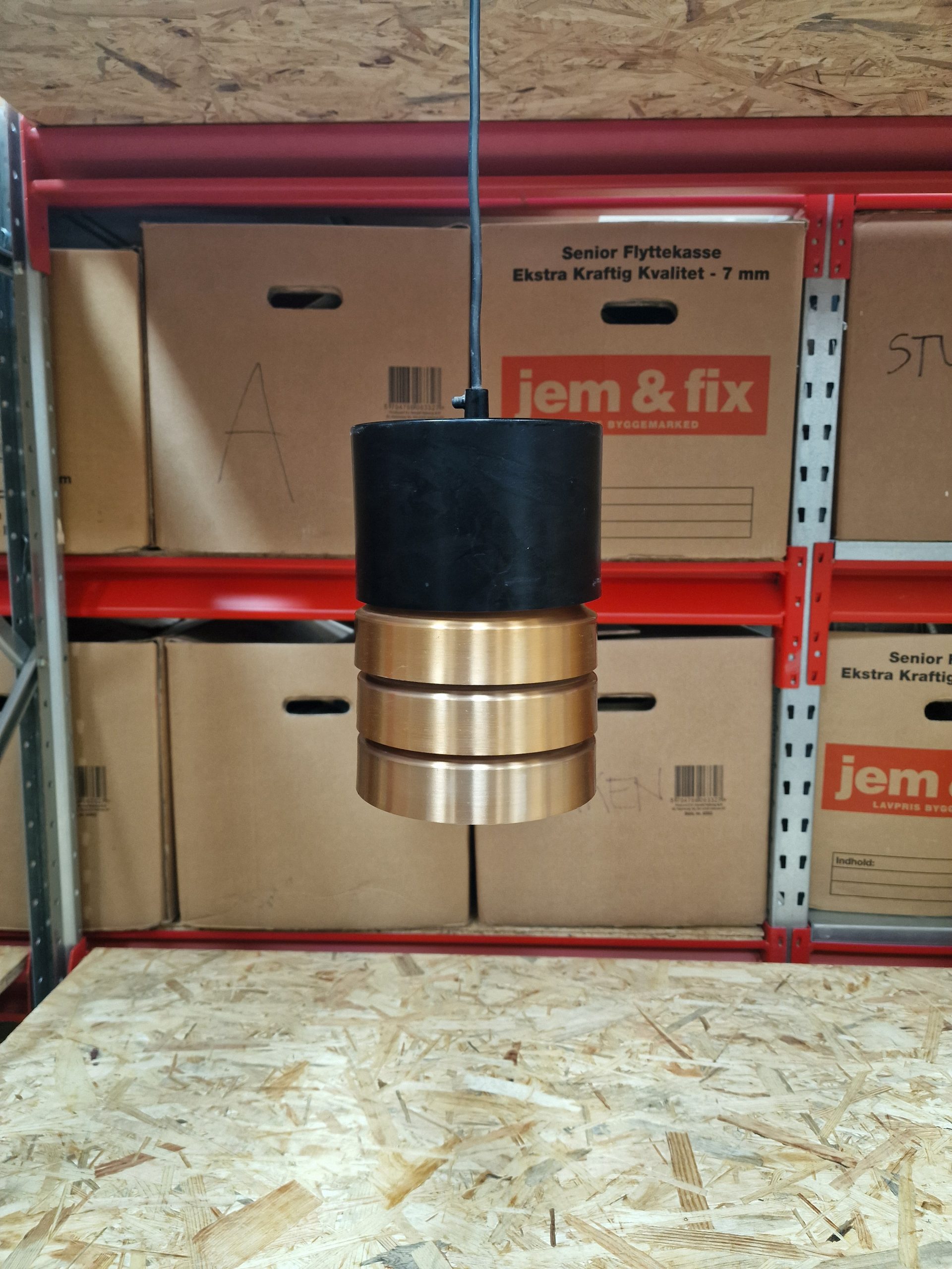 Pendel af Jo Hammerborg, cylinderformet