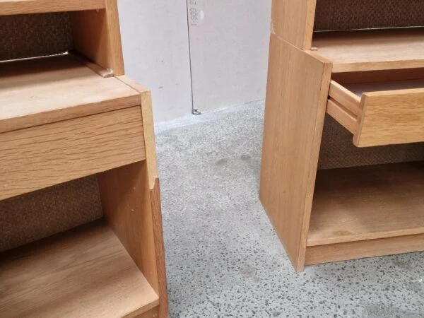 2 smalle reoler/natborde, egetræ — billede 8
