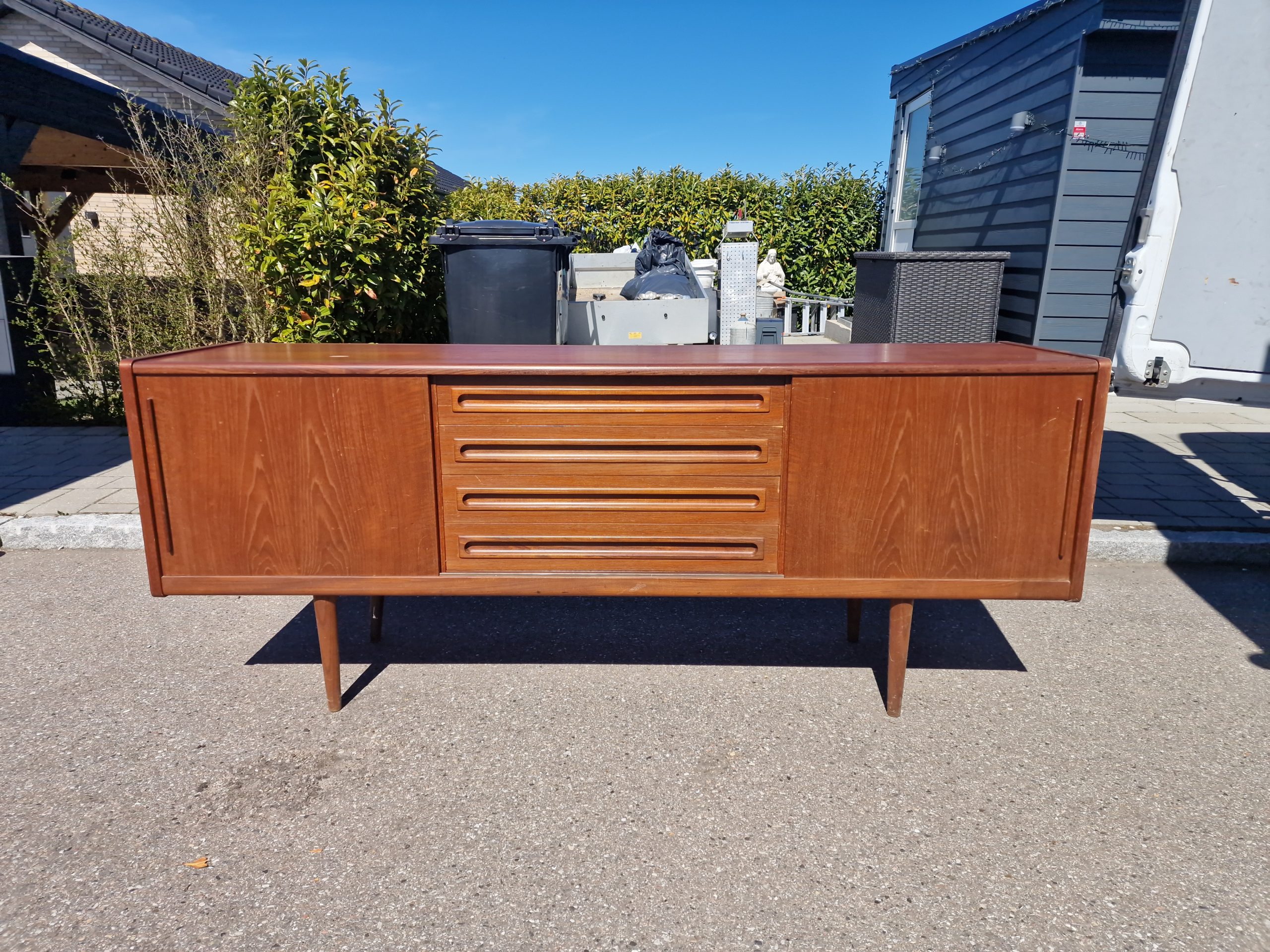 Lang lav skænk med overdel, teak