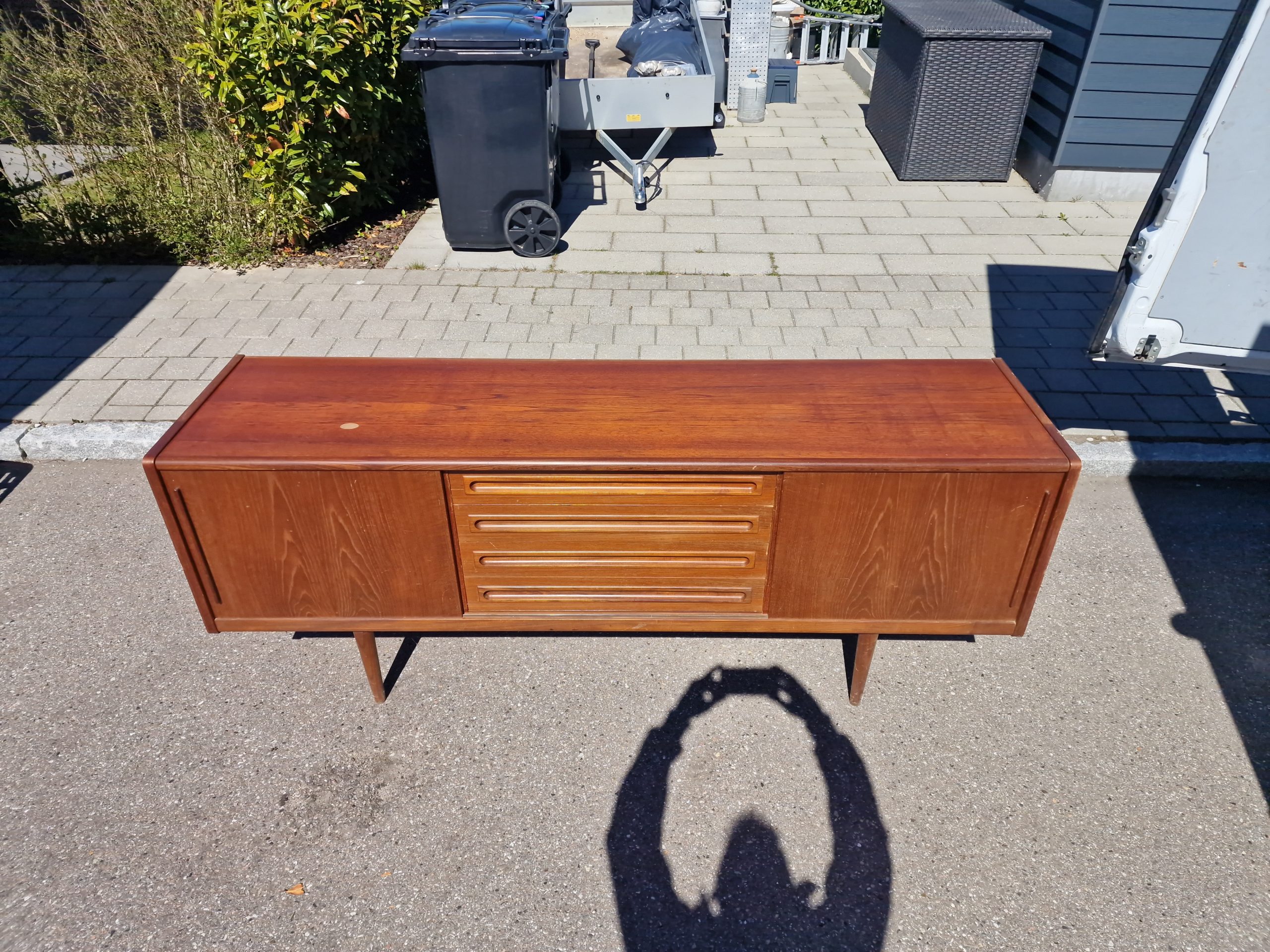 Lang lav skænk med overdel, teak