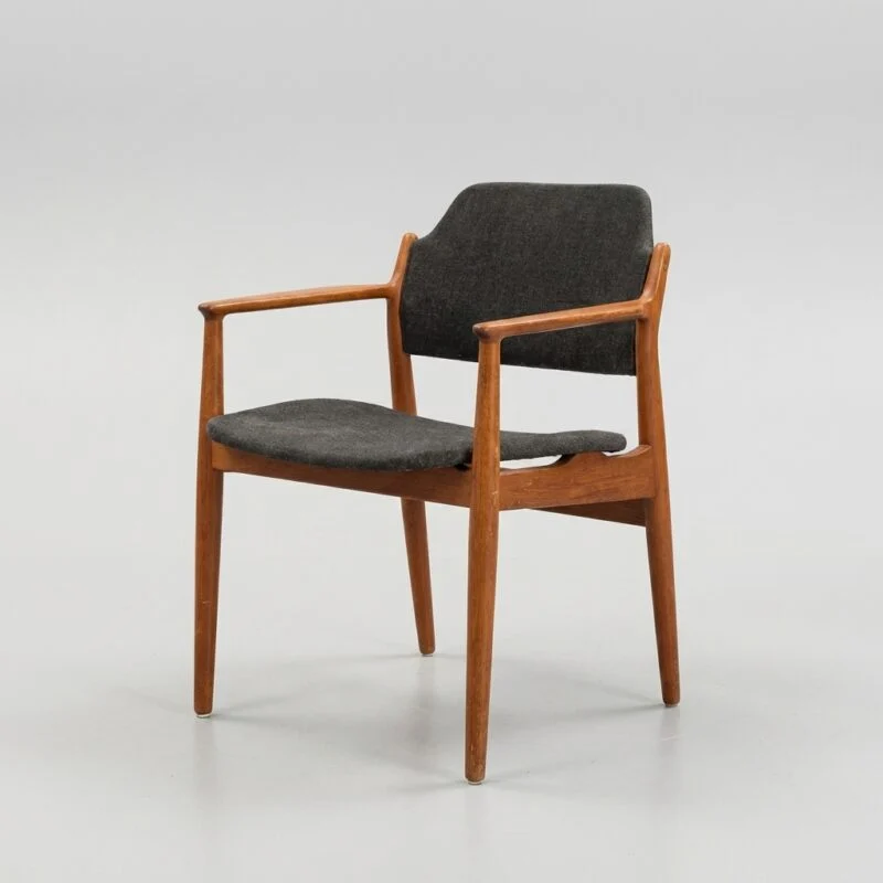 Armstol i massiv teak, Arne Vodder model 62A