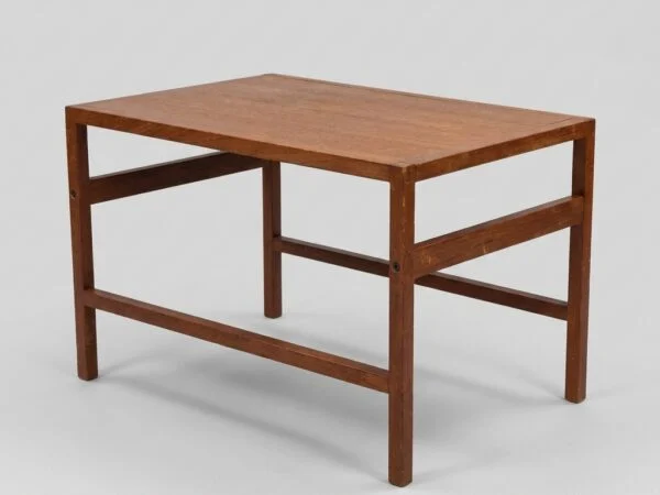 Kantet sofabord i teak