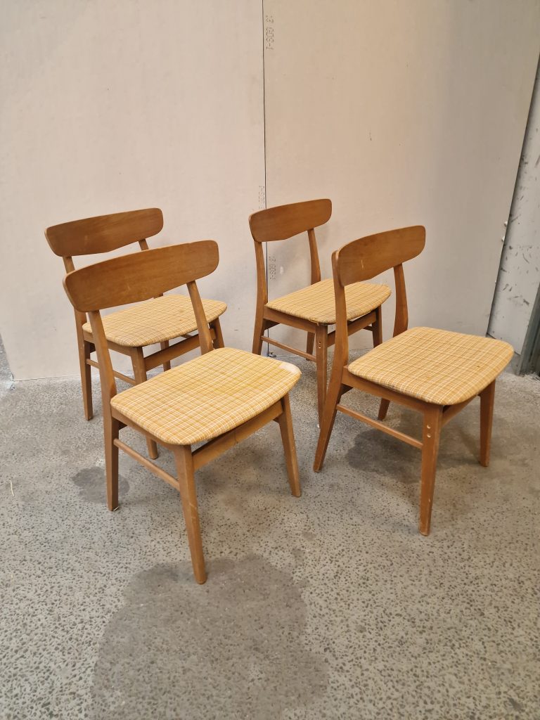 4 stk. Mosbøl i teak