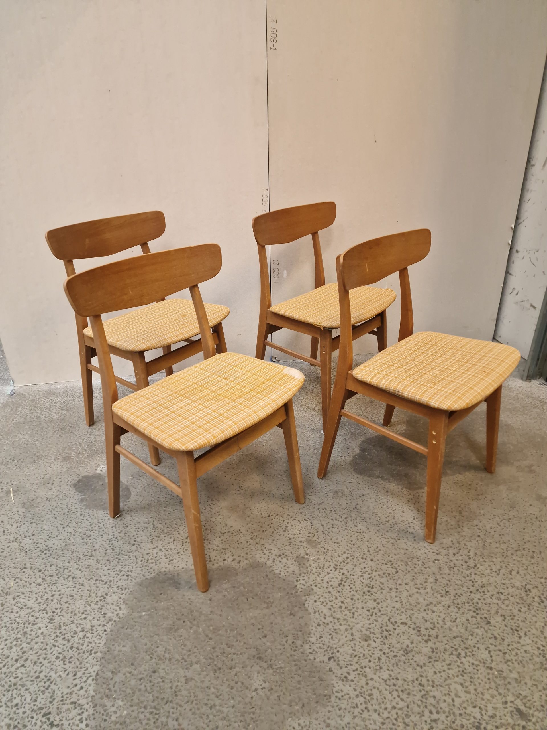 4 stk. Mosbøl i teak