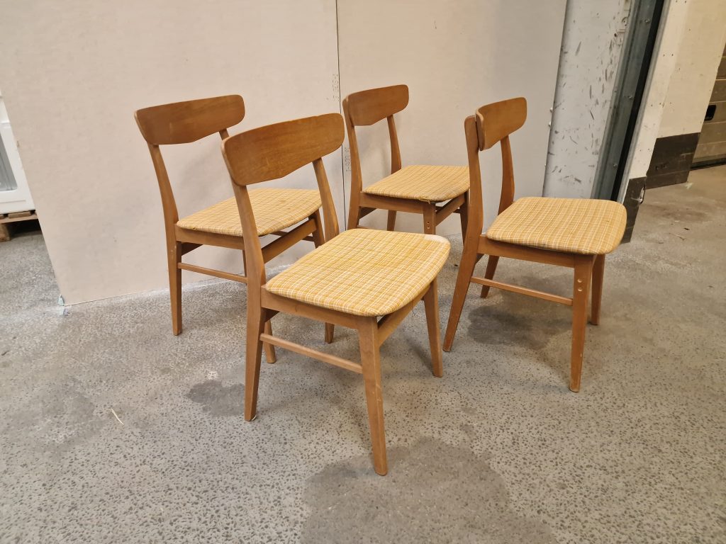 4 stk. Mosbøl i teak