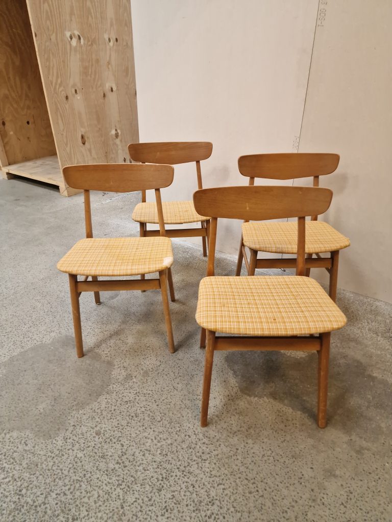 4 stk. Mosbøl i teak