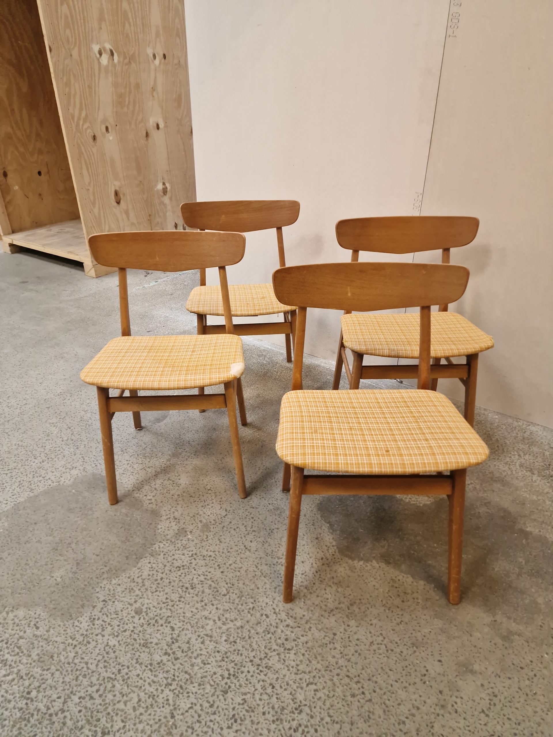 4 stk. Mosbøl i teak