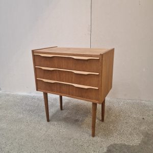 Lille kommode, egetræ