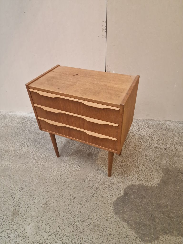 Lille kommode, egetræ
