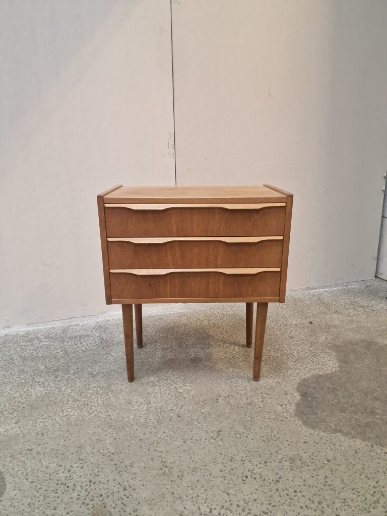Lille kommode, egetræ
