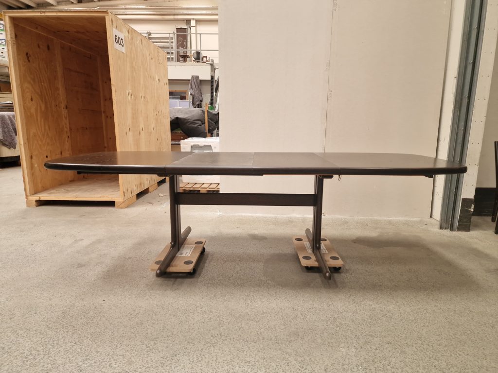 Skovby ovalt spisebord med tillægsplader