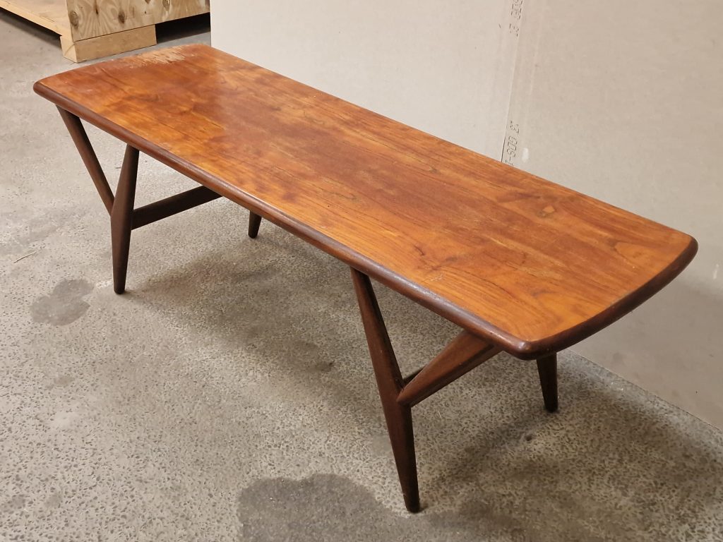 Sofabord i teak
