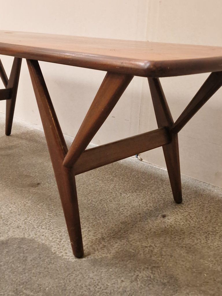 Sofabord i teak