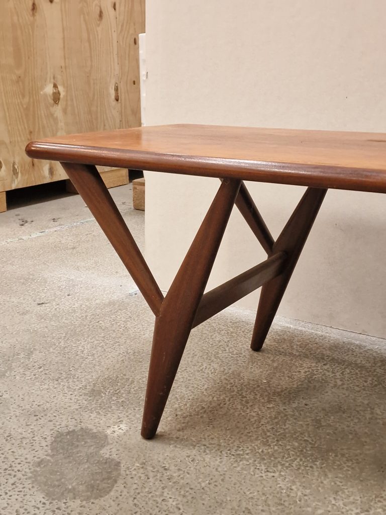 Sofabord i teak