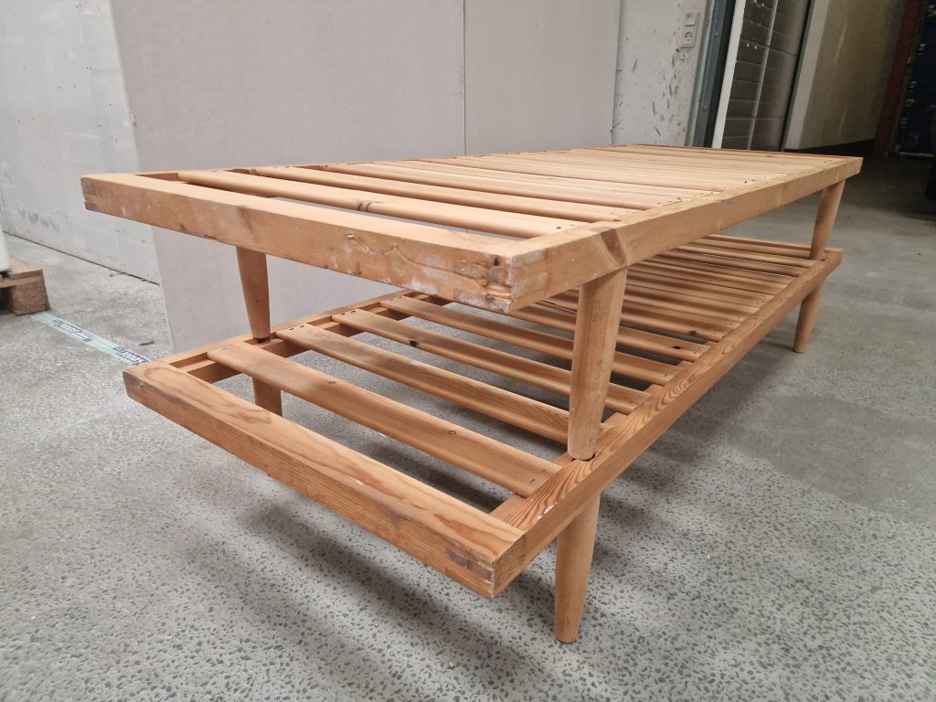 2 daybeds i fyrretræ