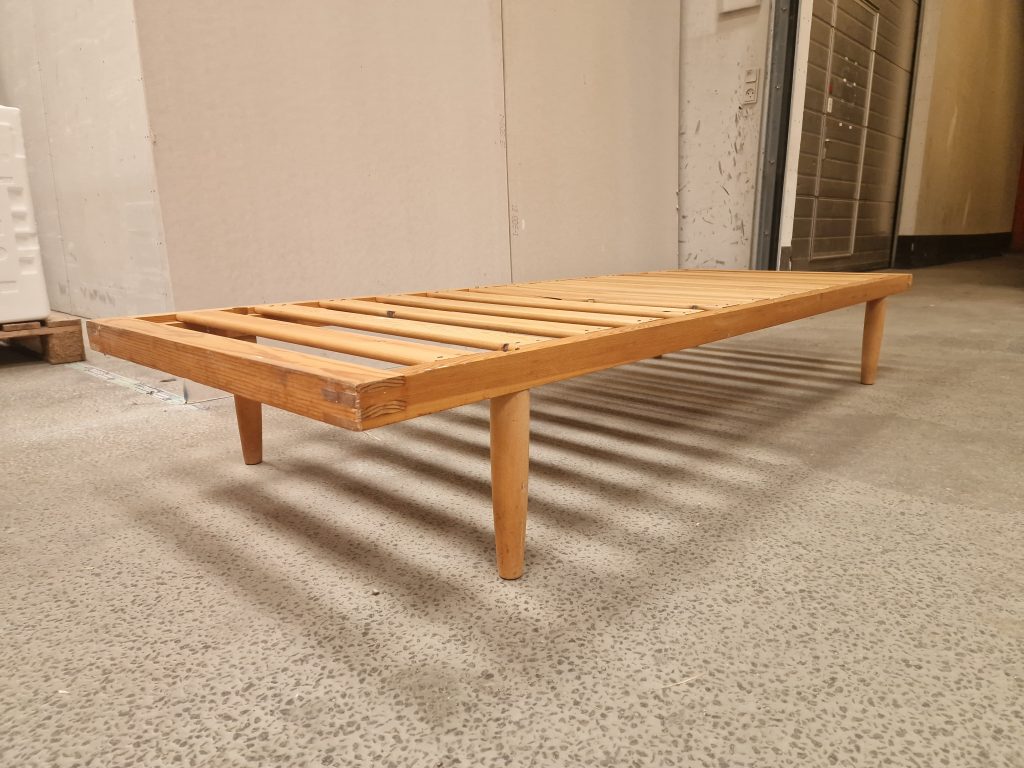 2 daybeds i fyrretræ