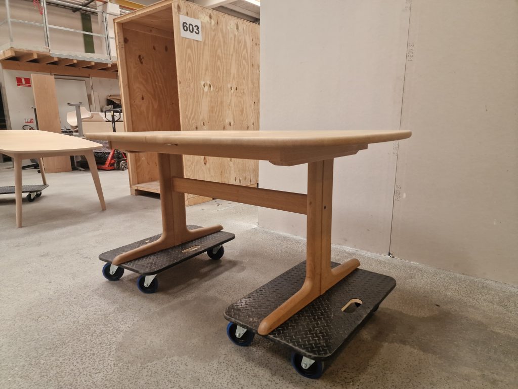Skovby SM74 Ovalt Skovby SM74 spisebord med tillægsplader, massiv egetræ — billede 3