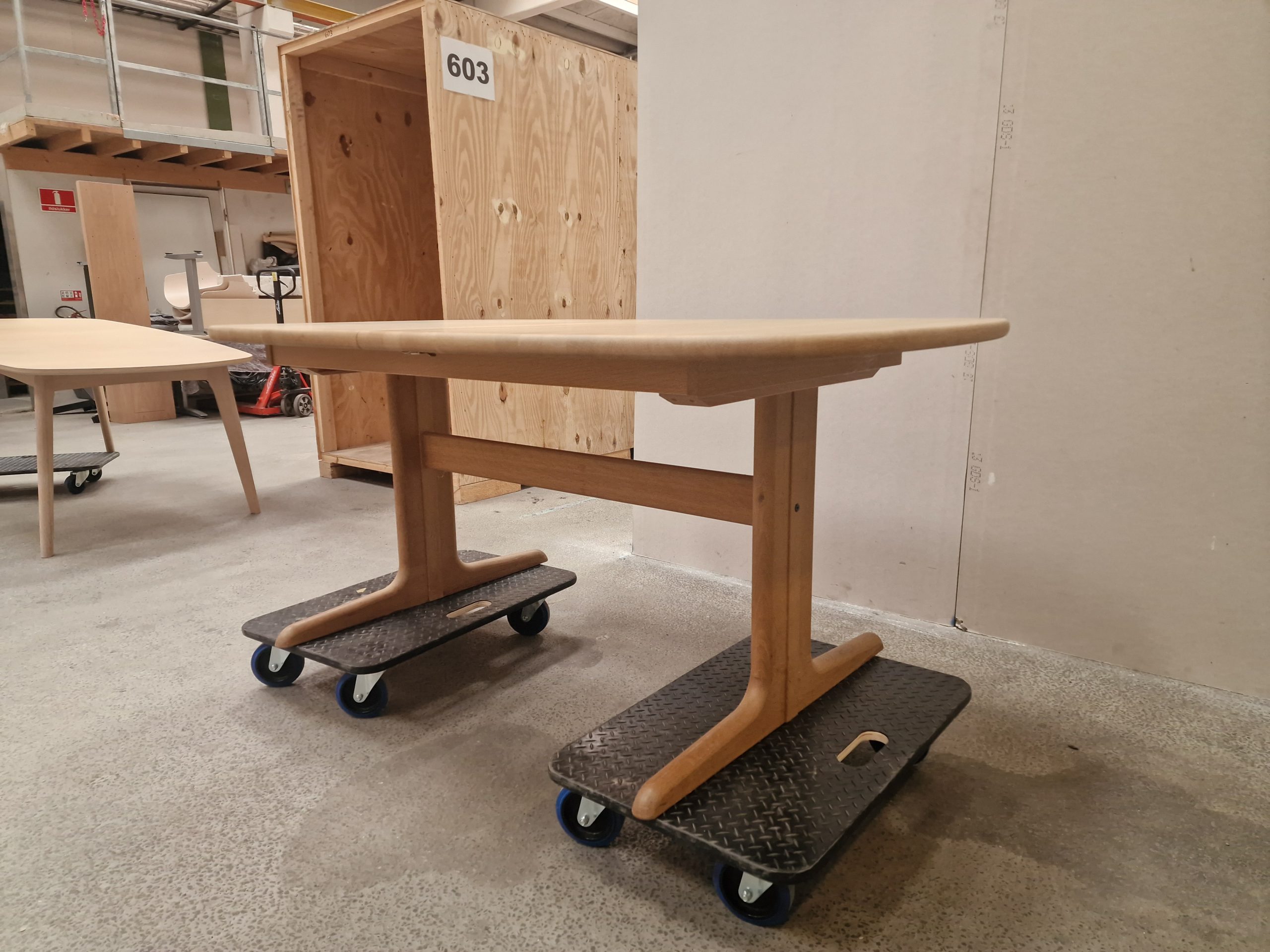 Ovalt Skovby SM74 spisebord med tillægsplader, massiv egetræ