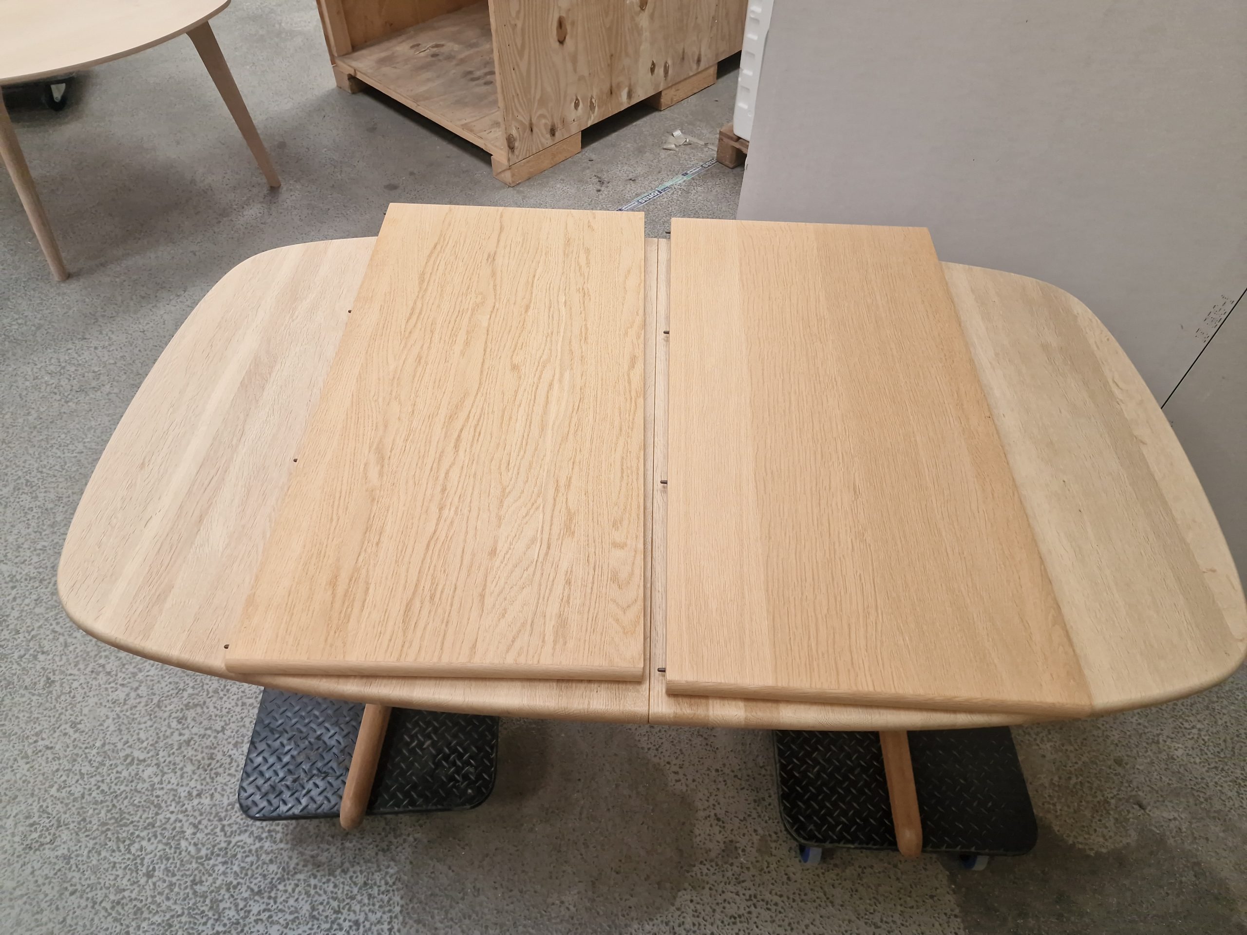 Ovalt Skovby SM74 spisebord med tillægsplader, massiv egetræ