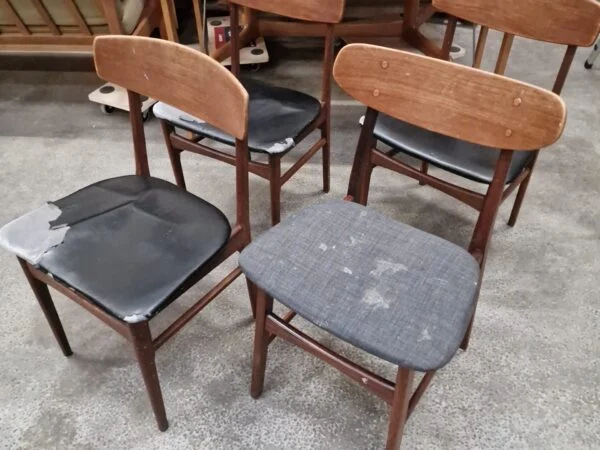 Fire spisestole i teak til ompolstring